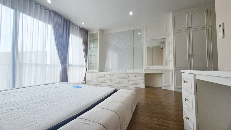 บ้านกลางเมืองวัชพล