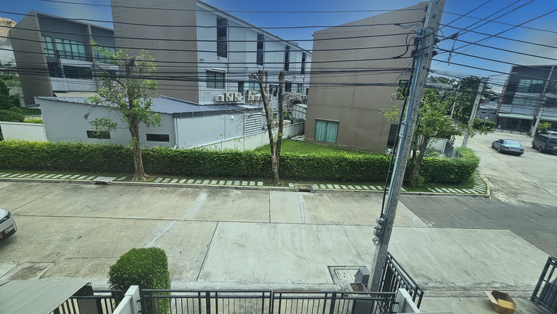บ้านกลางเมืองวัชพล