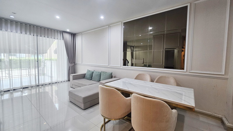 บ้านกลางเมืองวัชพล
