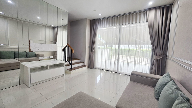 บ้านกลางเมืองวัชพล