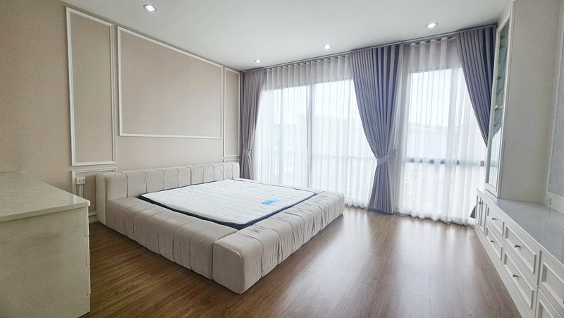 บ้านกลางเมืองวัชพล